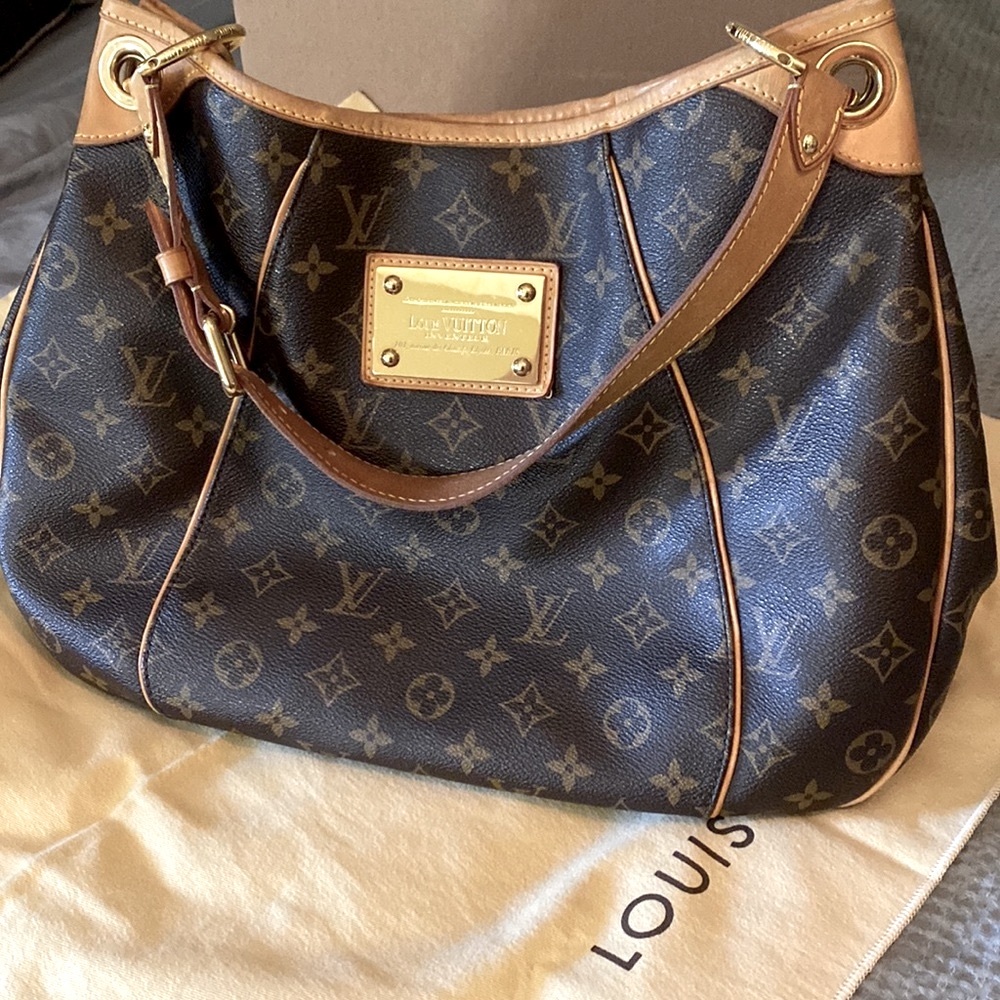 Louis Vuitton
Monogram Galliera PM